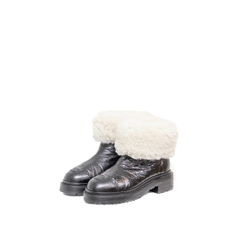 Chanel Black Crackled Patent Leather Shearling-Lined Winter‎ Boots – Size 36.5 C - Picture 2 of 11
